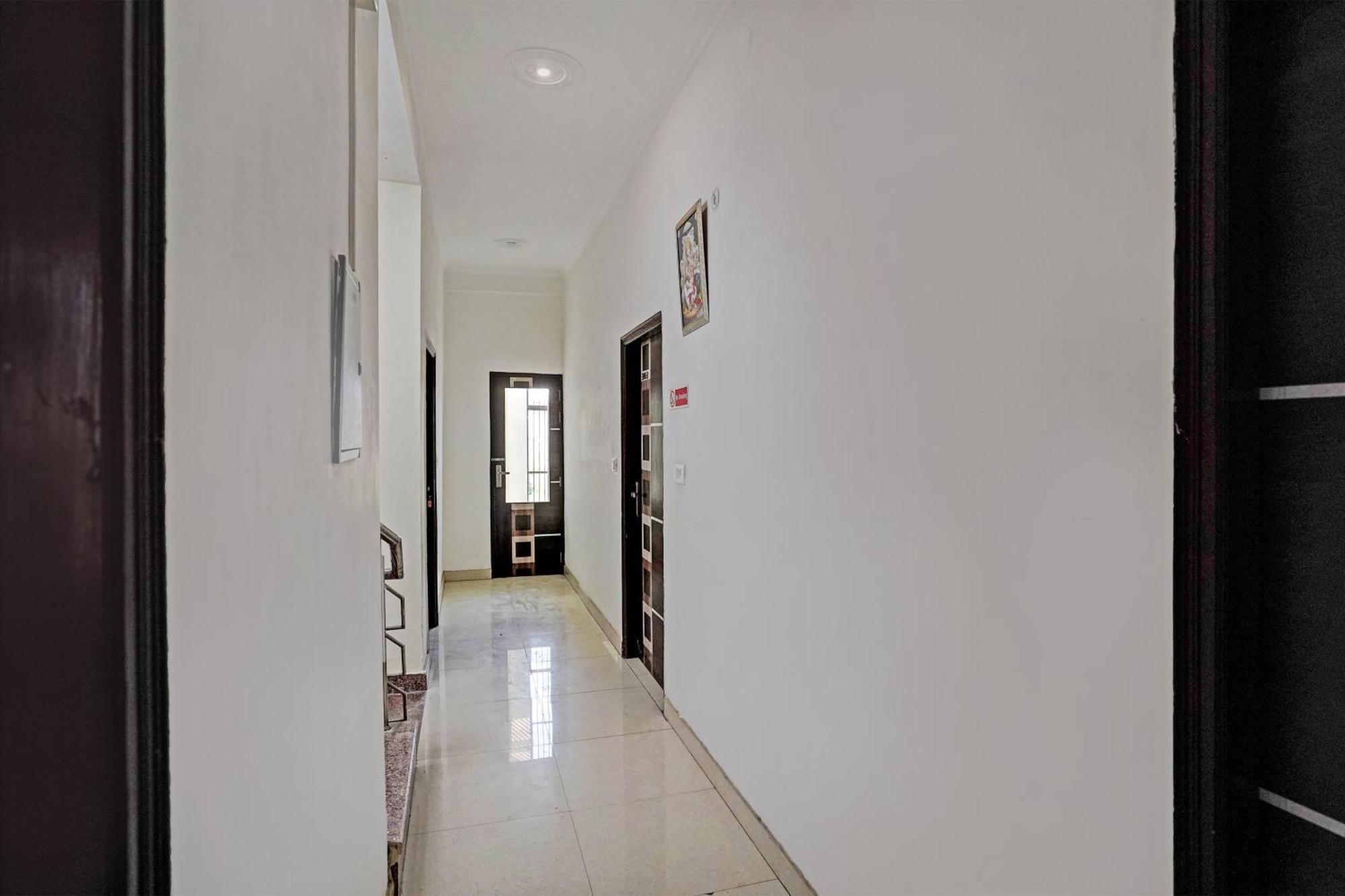 Hotel O Golden Imperial Greater Noida Exterior foto